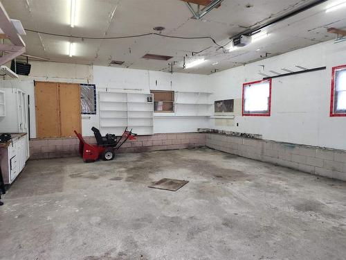 50 Redwing Avenue, Manitouwadge, ON - Indoor Photo Showing Garage