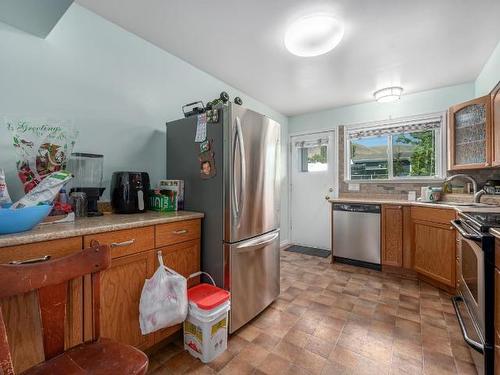 111-825 Hill Street, Ashcroft, BC - Indoor Photo Showing Kitchen