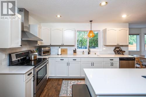 7562 Southridge Avenue, Prince George, BC - Indoor Photo Showing Kitchen