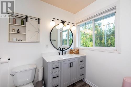 7562 Southridge Avenue, Prince George, BC - Indoor Photo Showing Bathroom