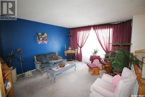 573 3Rd Street W, Shaunavon, SK - Indoor Photo Showing Living Room