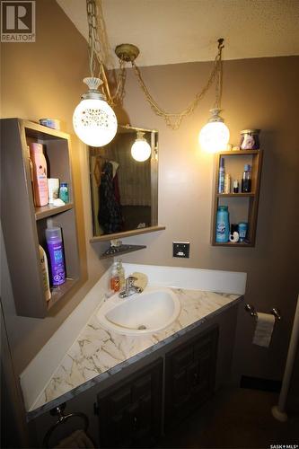 573 3Rd Street W, Shaunavon, SK - Indoor Photo Showing Bathroom