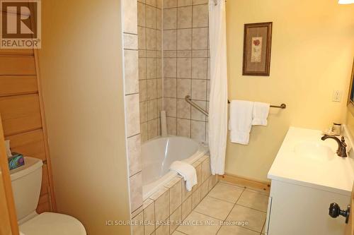 #C -1016 Twin Pine Lane, North Frontenac, ON - Indoor Photo Showing Bathroom