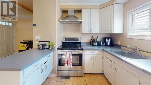 9207 76 Street, Fort St. John, BC - Indoor Photo Showing Kitchen