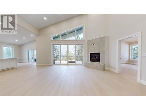 337 Mule Deer Drive, Osoyoos, BC - Indoor With Fireplace