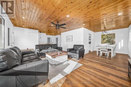 43 Baker Rd, Kawartha Lakes, ON - Indoor Photo Showing Living Room