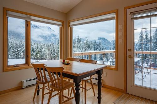 965 Oster Road, Golden, BC - Indoor Photo Showing Dining Room