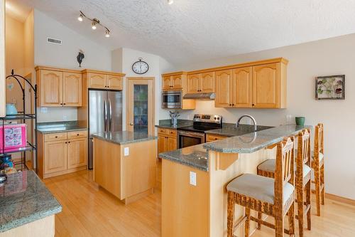 965 Oster Road, Golden, BC - Indoor Photo Showing Kitchen