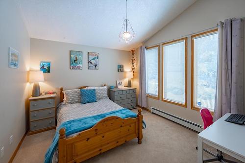 965 Oster Road, Golden, BC - Indoor Photo Showing Bedroom