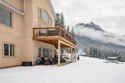 965 Oster Road, Golden, BC - Outdoor With Exterior