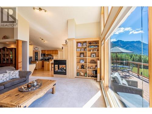 965 Oster Road, Golden, BC - Indoor Photo Showing Living Room