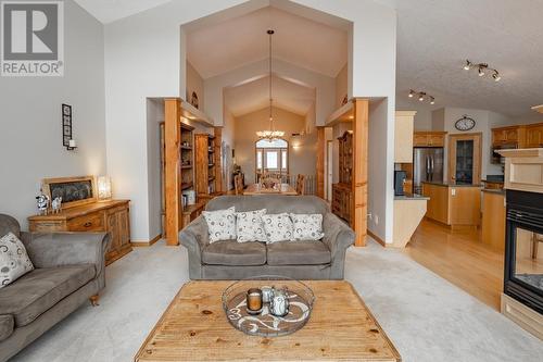 965 Oster Road, Golden, BC - Indoor Photo Showing Living Room