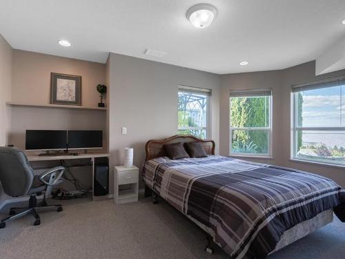 928 Regent Cres, Kamloops, BC - Indoor Photo Showing Bedroom