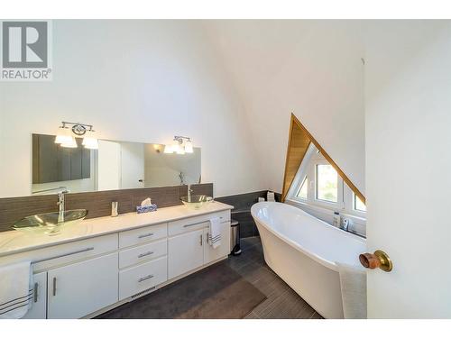 16709 Maki Road, Lake Country, BC - Indoor Photo Showing Bathroom