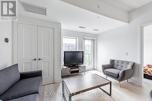 215 - 155 Downsview Park Boulevard W, Toronto, ON - Indoor Photo Showing Living Room