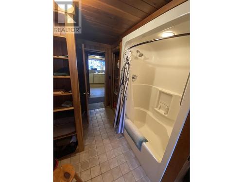 1415 Seymour River Road N, Seymour Arm, BC - Indoor Photo Showing Bathroom