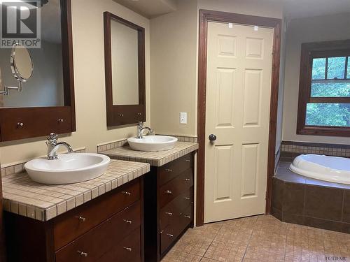 918183 Portage Bay Rd, Coleman Township, ON - Indoor Photo Showing Bathroom