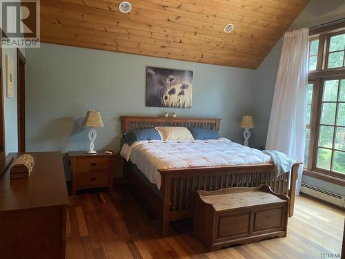 918183 Portage Bay Rd, Temiskaming Shores, ON - Indoor Photo Showing Bedroom
