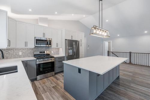 1071 Elkview Road, Castlegar, BC - Indoor Photo Showing Kitchen With Upgraded Kitchen