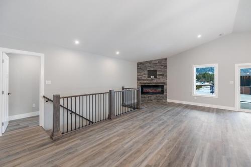 1071 Elkview Road, Castlegar, BC - Indoor With Fireplace