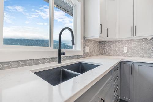 1071 Elkview Road, Castlegar, BC - Indoor Photo Showing Kitchen With Double Sink