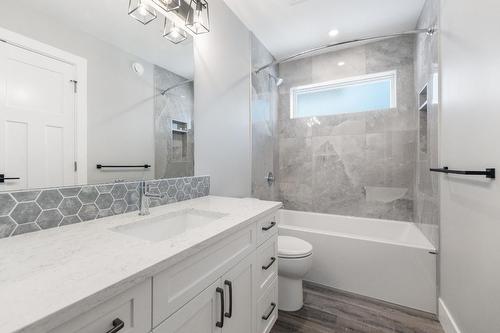 1071 Elkview Road, Castlegar, BC - Indoor Photo Showing Bathroom