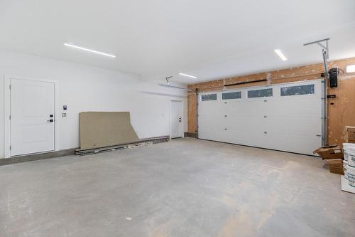 1071 Elkview Road, Castlegar, BC - Indoor Photo Showing Garage