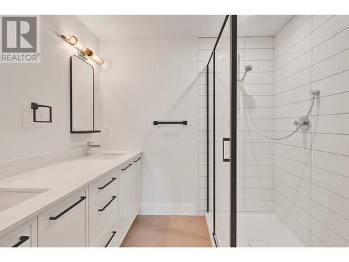 1220 Pacific Avenue Unit# 407, Kelowna, BC - Indoor Photo Showing Bathroom