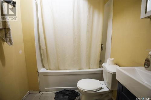 1162 107Th Street, North Battleford, SK - Indoor Photo Showing Bathroom