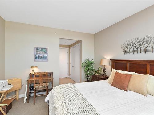 508-999 Burdett Ave, Victoria, BC - Indoor Photo Showing Bedroom