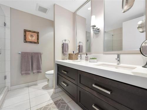 508-999 Burdett Ave, Victoria, BC - Indoor Photo Showing Bathroom