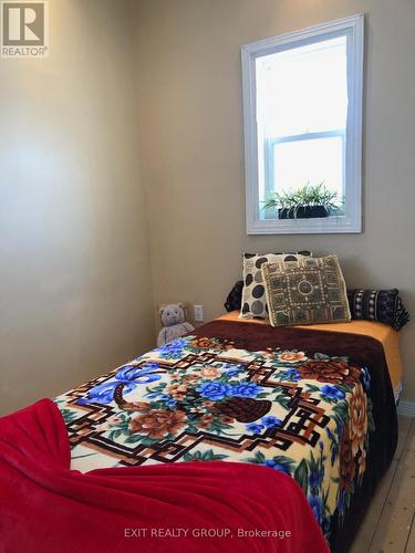 37 Bettes St, Belleville, ON - Indoor Photo Showing Bedroom