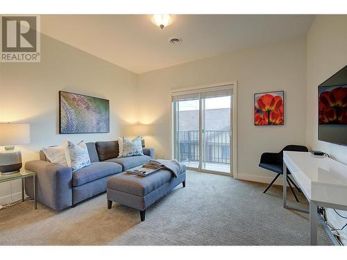 4026 Pritchard Drive Unit# 6401, West Kelowna, BC - Indoor Photo Showing Living Room