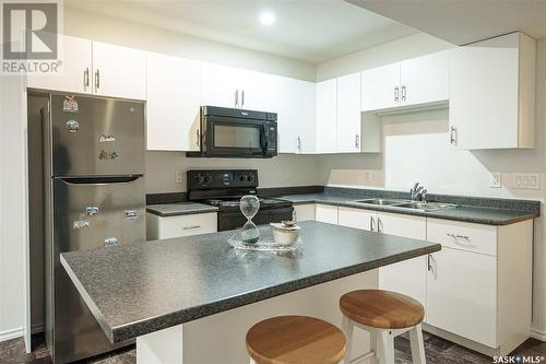 2131 Coy Avenue, Saskatoon, SK - Indoor Photo Showing Kitchen With Double Sink