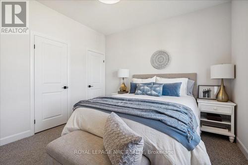 8 Shores Lane, Fort Erie, ON - Indoor Photo Showing Bedroom