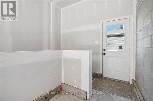 8 Shores Lane, Fort Erie, ON - Indoor Photo Showing Other Room