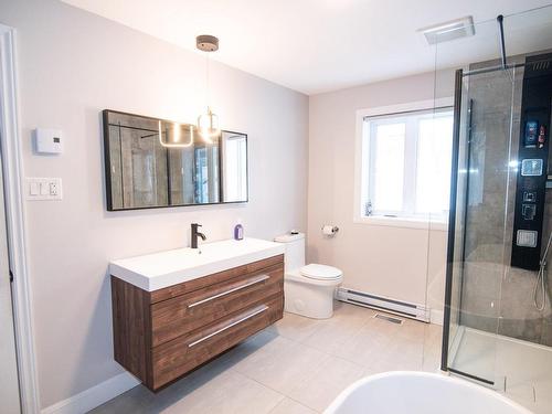 Salle de bains - 16 Rue Jean, Mont-Carmel, QC - Indoor Photo Showing Bathroom