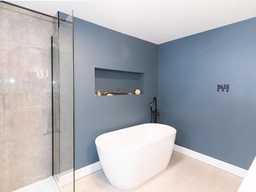 Salle de bains - 16 Rue Jean, Mont-Carmel, QC - Indoor Photo Showing Bathroom