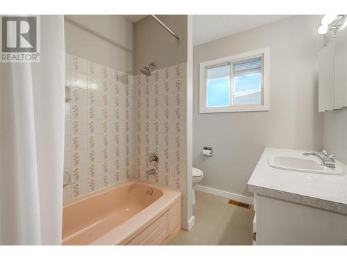 12241 Saunders Crescent, Summerland, BC - Indoor Photo Showing Bathroom