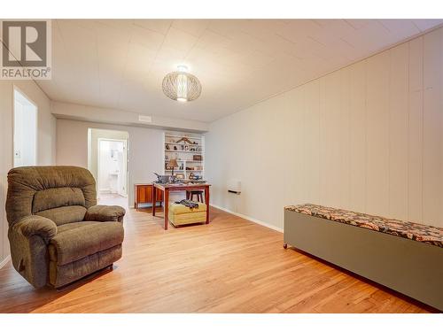 12241 Saunders Crescent, Summerland, BC - Indoor Photo Showing Living Room