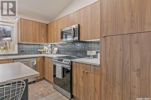 9 70 8Th Avenue, Lumsden, SK - Indoor Photo Showing Kitchen