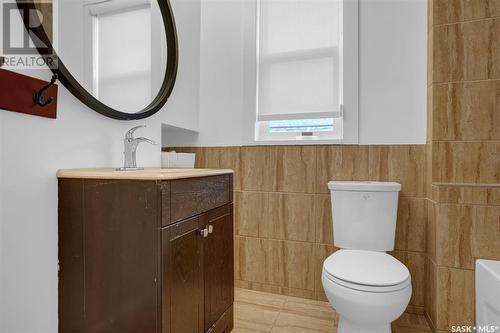 2055 St John Street, Regina, SK - Indoor Photo Showing Bathroom