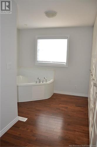810 Victoria Avenue, Bathurst, NB - Indoor Photo Showing Bathroom