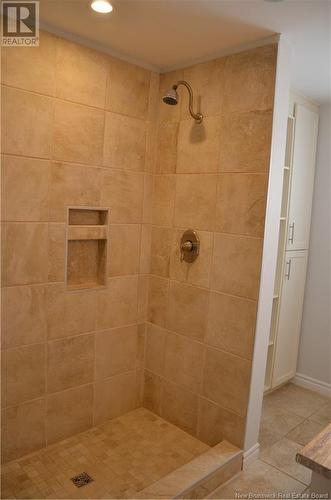 810 Victoria Avenue, Bathurst, NB - Indoor Photo Showing Bathroom