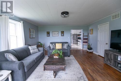 753 Cuthbert Road, Dawn-Euphemia, ON - Indoor Photo Showing Living Room