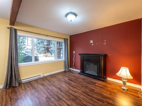 10116 Julia Street, Summerland, BC - Indoor Photo Showing Living Room With Fireplace