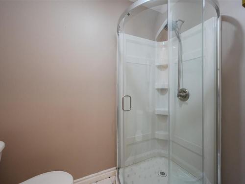 10116 Julia Street, Summerland, BC - Indoor Photo Showing Bathroom
