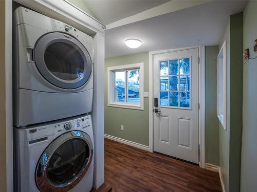 10116 Julia Street, Summerland, BC - Indoor Photo Showing Laundry Room