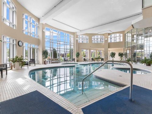 Piscine - 452-11 Place De La Triade, Pointe-Claire, QC - Indoor Photo Showing Other Room With In Ground Pool