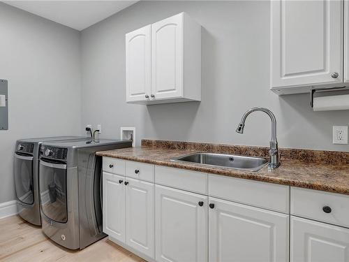 2653 Dolly Varden Rd, Campbell River, BC - Indoor Photo Showing Laundry Room